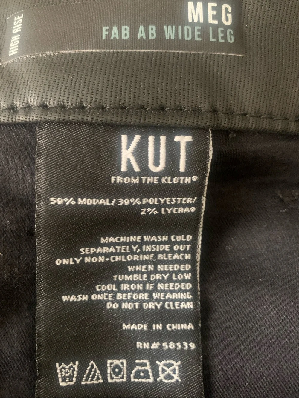 Kut from the Kloth Black Coated “Meg” High Rise Fab Ab Wide-Leg Jeans Size 4